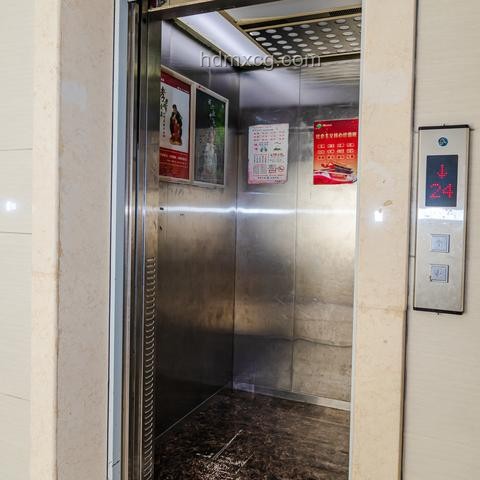 电梯惊魂后的创新思维启示：跨界安防与应急响应